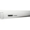 Thule Omnistor 5200 Wit 230 Mystic Grey Cassetteluifel -Thule 577748 577748 images main thule omnistor 5200 box white ecommerce 2