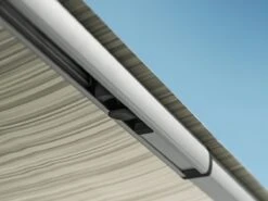 Thule Omnistor 1200 350 Sapphire Blue Zakluifel -Thule thuleomnistor1200 buckle1 2 ecommerce 2