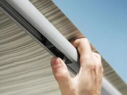 Thule Omnistor 1200 425 Sapphire Blue Zakluifel -Thule thuleomnistor1200 buckle3 4 ecommerce 5