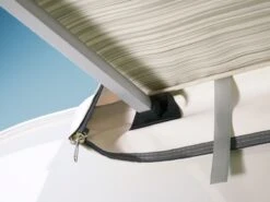 Thule Omnistor 1200 450 Mystic Grey Zakluifel 17 Thule Omnistor 1200 450 Mystic Grey Zakluifel -Thule thuleomnistor1200 supportkit 1 ecommerce 13 6